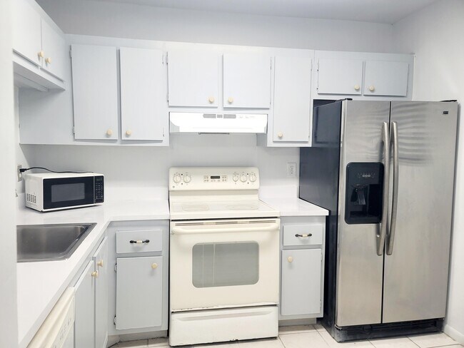 Building Photo - 15702 E Waterside Cir