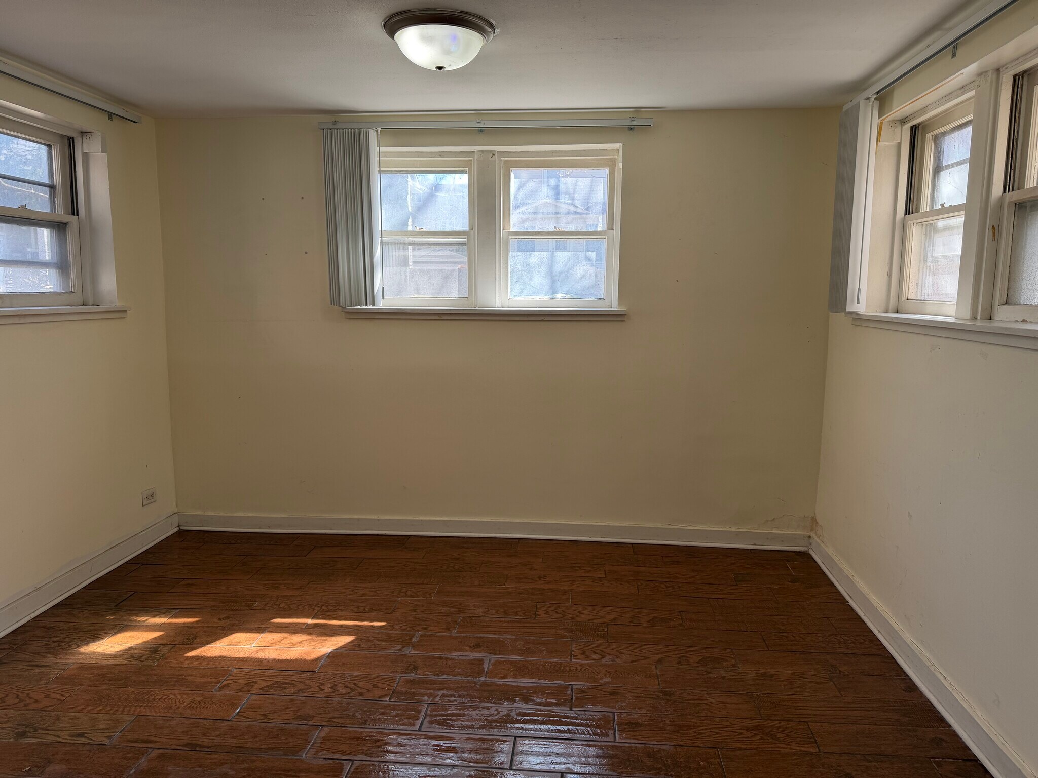 Building Photo - 58 Lincoln Ave