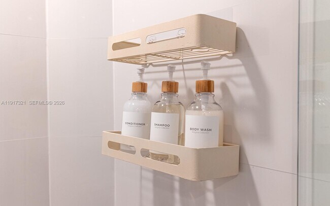 Building Photo - 3255 NE 184th St