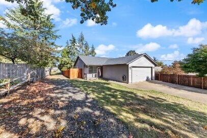 Building Photo - Spacious and Updated Pet Friendly Home