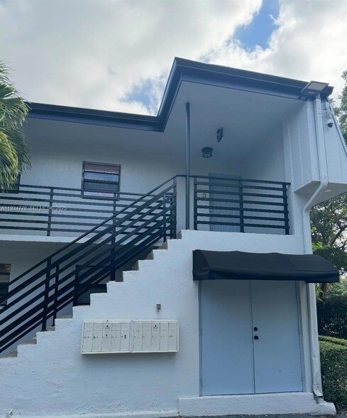 Building Photo - 9751 Wayne Ave