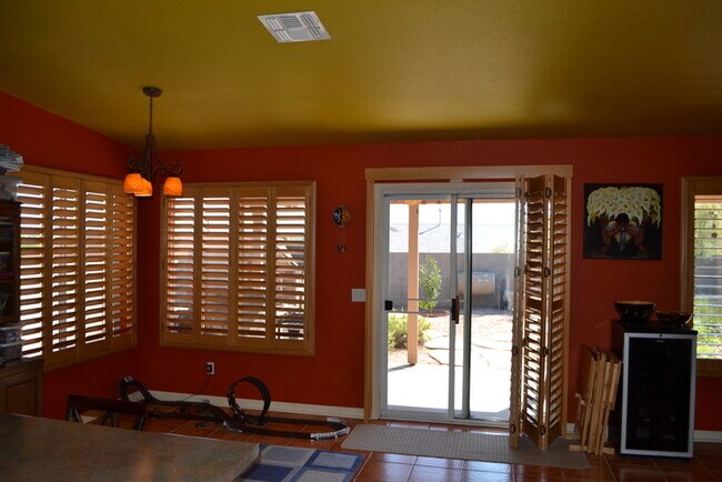 Building Photo - Bright & Spacious 3-Bedroom Tucson Rental with Low-Maintenance Backyard