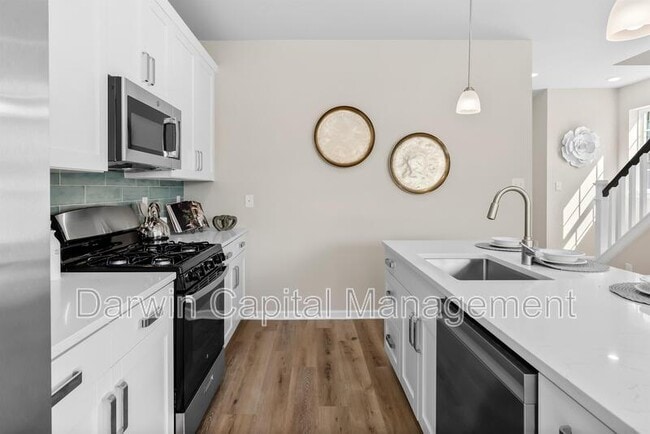 Building Photo - 920 Woodview Ct