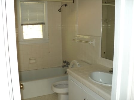 Building Photo - 549 Thorpe St