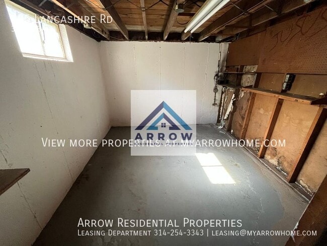 Building Photo - 305 Lancashire Rd