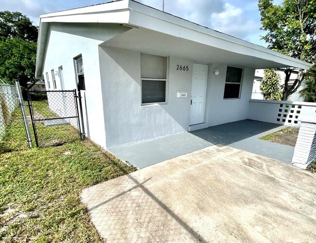 Building Photo - 2665 NW 20th St