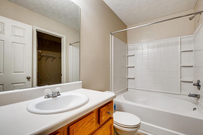 Building Photo - Newer Ranch Style Home w/Fireplace, Trey Ceilings and Black Appliances - Total Electric