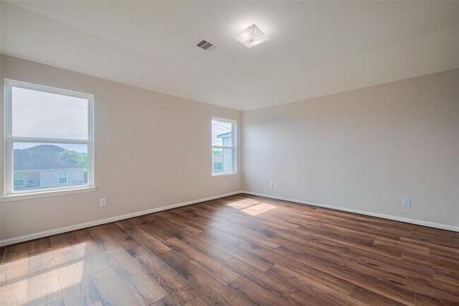 Building Photo - 5123 Oak Briar Ln