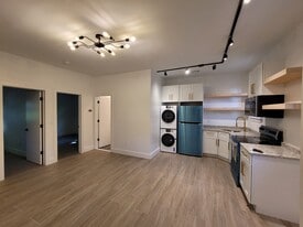 Building Photo - 682 Whitney Ave