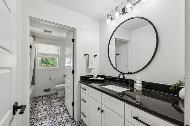 Building Photo - 4604 Mountainview Dr