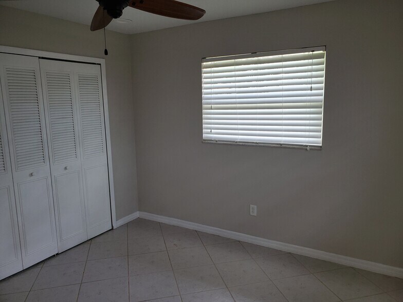 Building Photo - 3308 NE Jeannette Dr