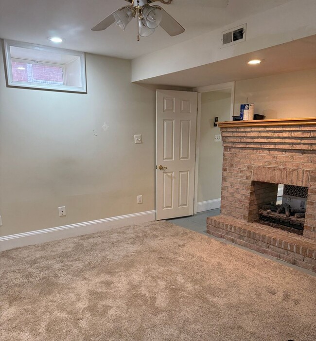 Building Photo - Motter Ave