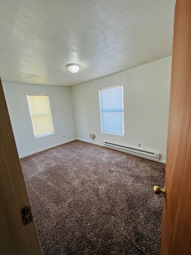 Building Photo - 3 bed 1 bath