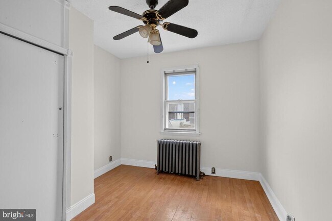 Building Photo - 2524 E Lehigh Ave