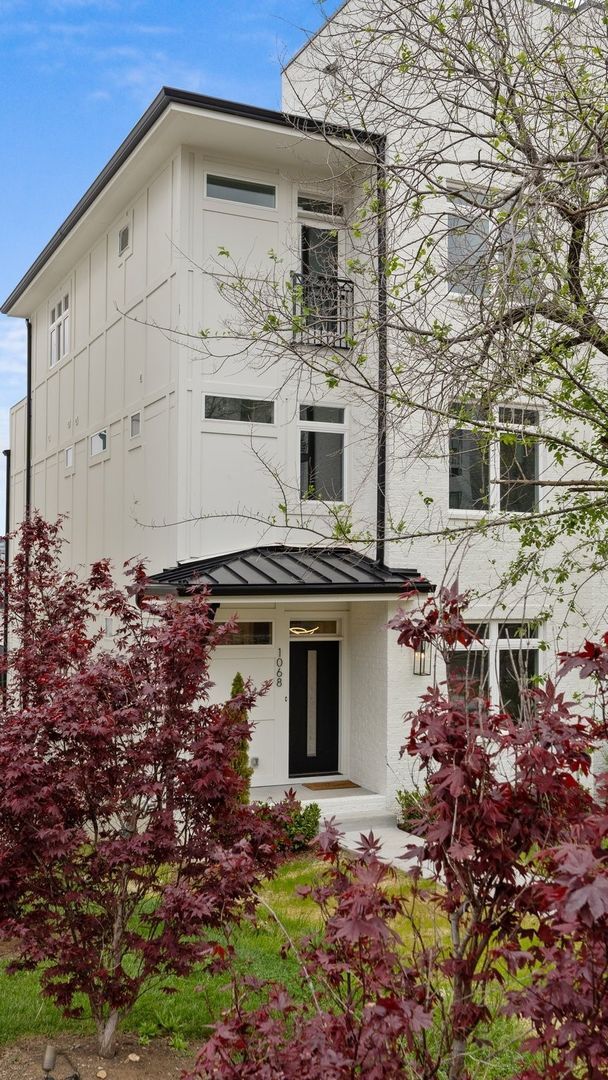 Building Photo - Nashville. Spotless & never been lived in 4BR/4.5BA home + separate office