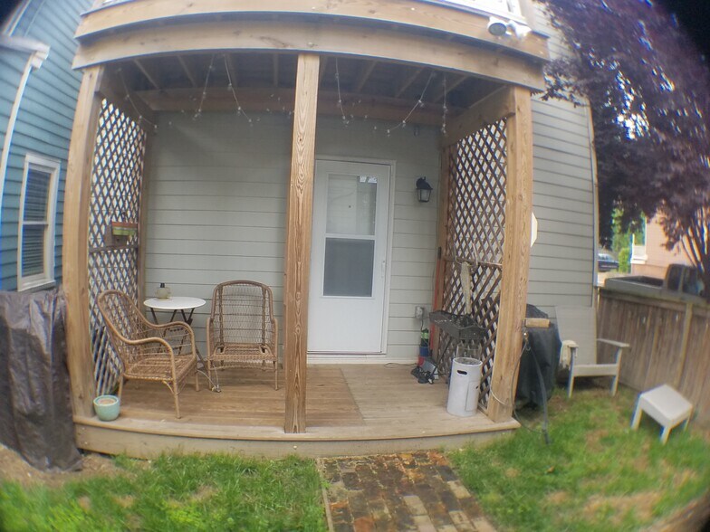 Building Photo - 2123 E Marshall St