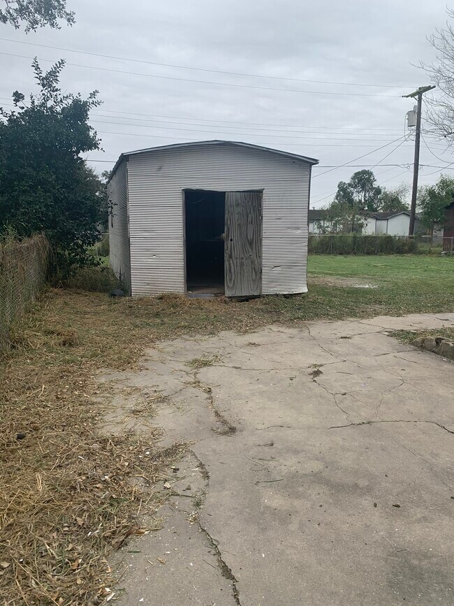 Building Photo - 602 S Wanda Dr