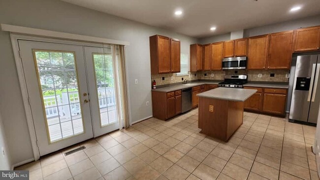 Building Photo - 2420 Sandwich Ct