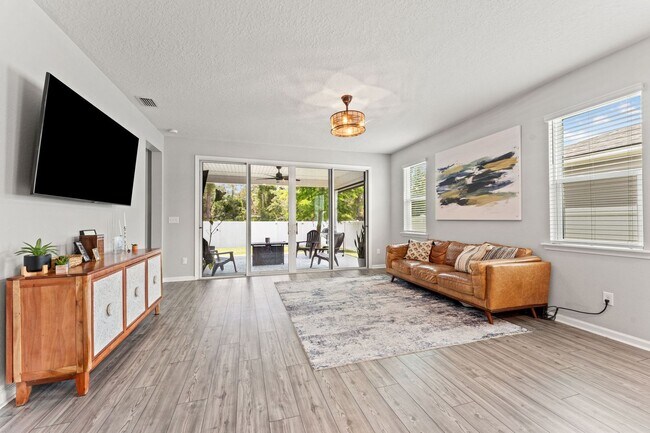 Building Photo - Serenity in Green Cove Springs!