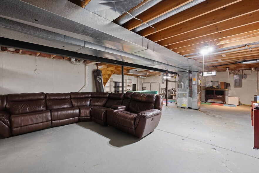 Building Photo - 44525 Fenwick Dr