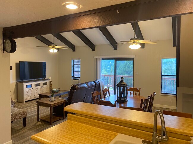 Building Photo - 417 Mechem Dr