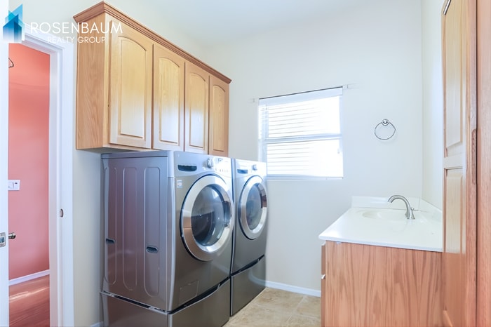 Building Photo - 15310 S Kline Pl