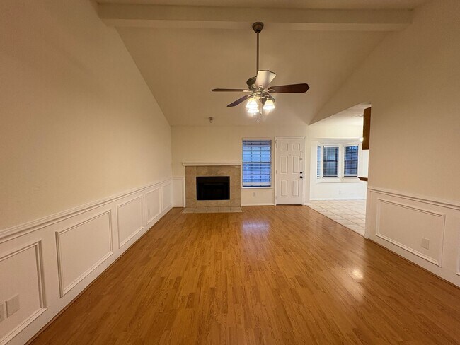 Building Photo - Charming 3-bed 2-bath Home Birdville ISD!