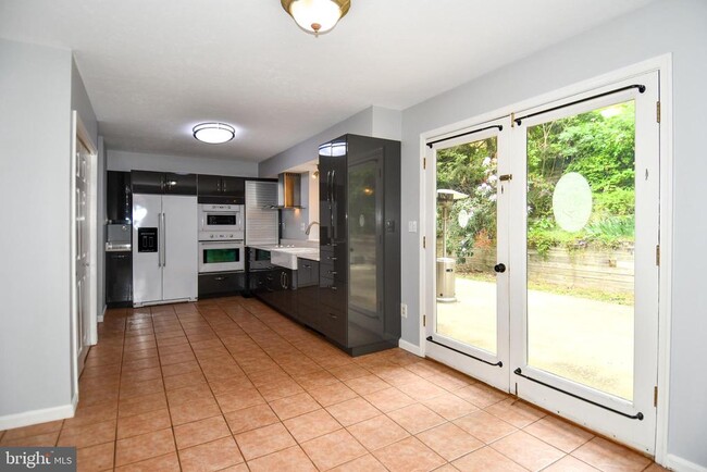 Building Photo - 2062 Farragut Dr