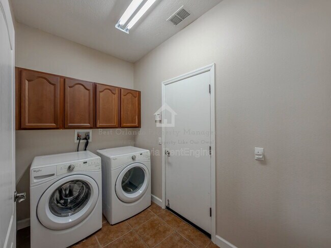 Building Photo - 5109 Legacy Oaks Dr