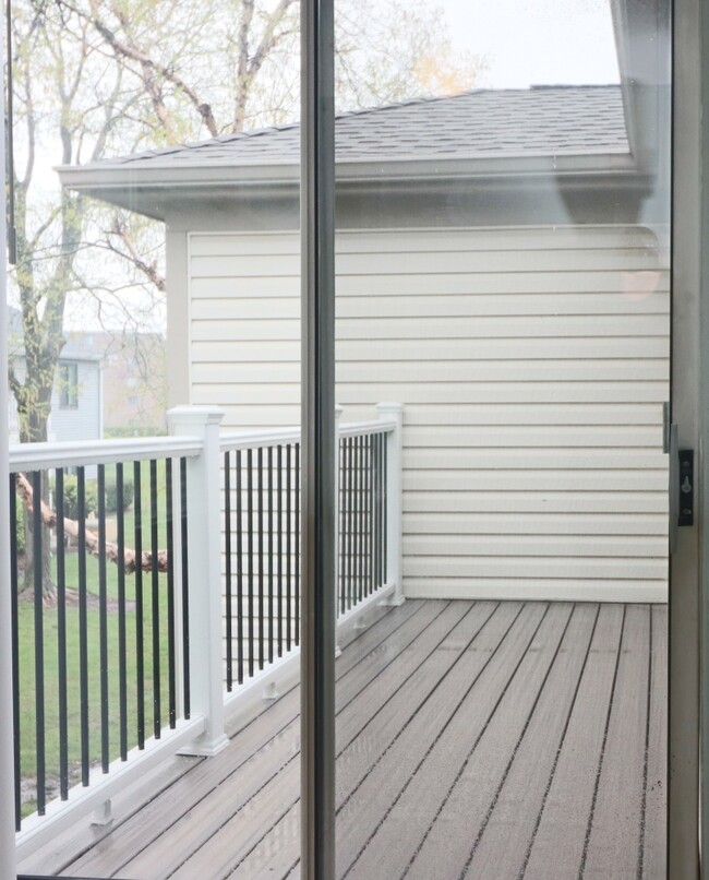 Building Photo - 1520 Commodore Ln