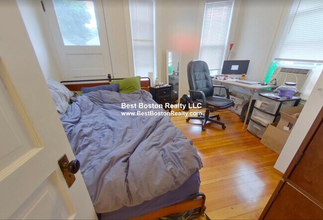 Building Photo - 25 Simpson Ave