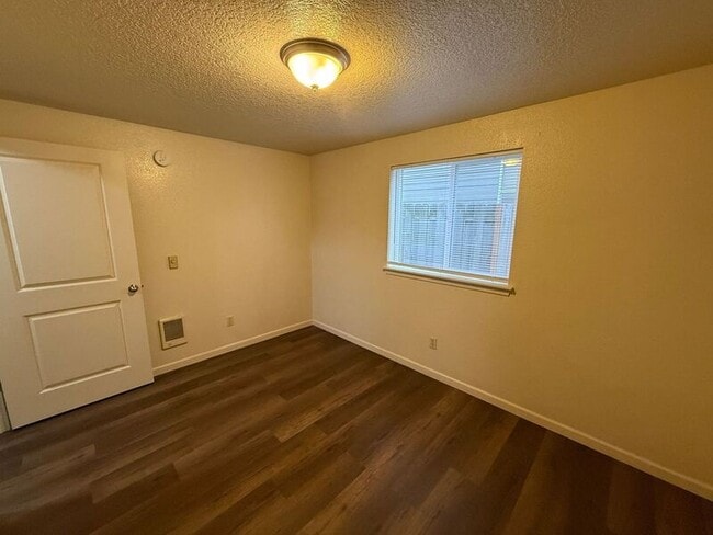 Building Photo - 1019 Boedies Dr