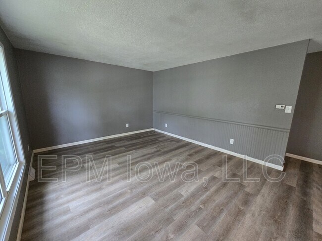 Building Photo - 1242 Edgewood Dr