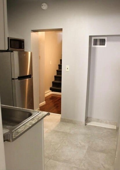 Building Photo - 519 S Port St