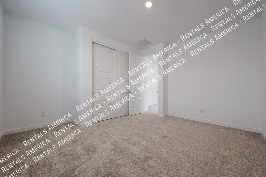 Building Photo - 10151 E Ulysses Ave