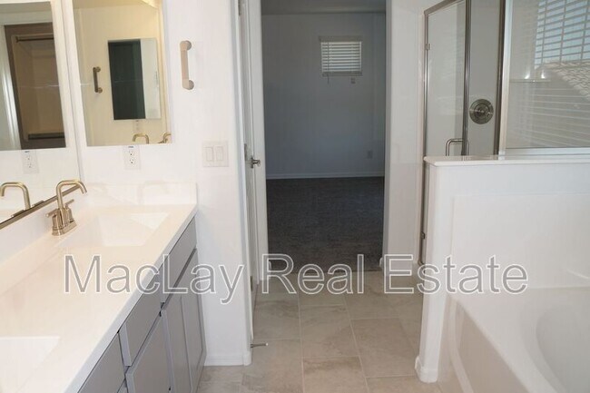 Building Photo - 3809 N 100th Dr