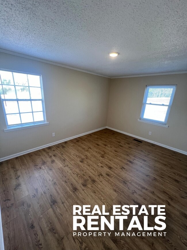 Building Photo - 4580 Rainbow Dr