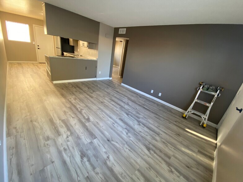 Building Photo - 336 W Wilson Ave