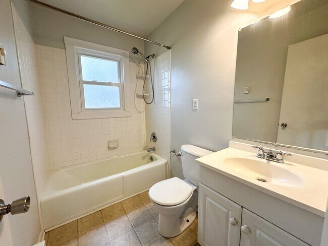Building Photo - Zions Cross Roads Brick Cottage 2bedroom/1bath