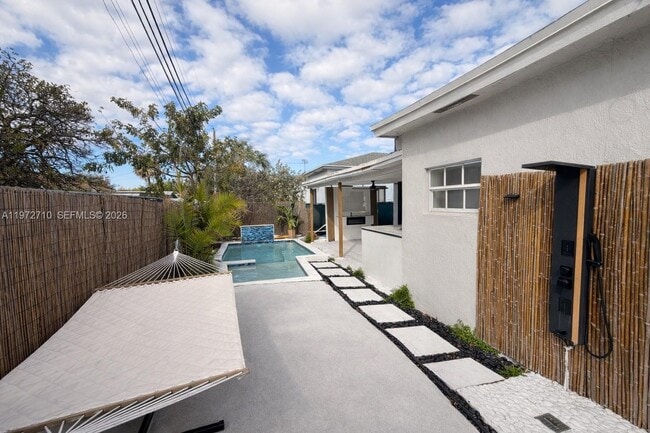 Building Photo - 2804 NW 7th Ct