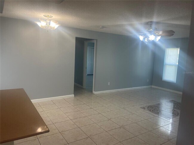 Building Photo - 116 Crescent Ct