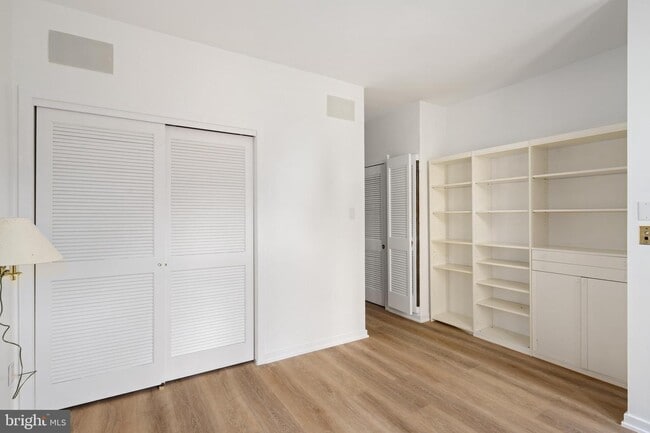 Building Photo - 317 S 18th St