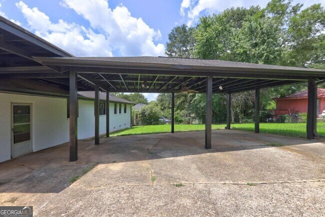 Building Photo - 970 Oglethorpe Ave