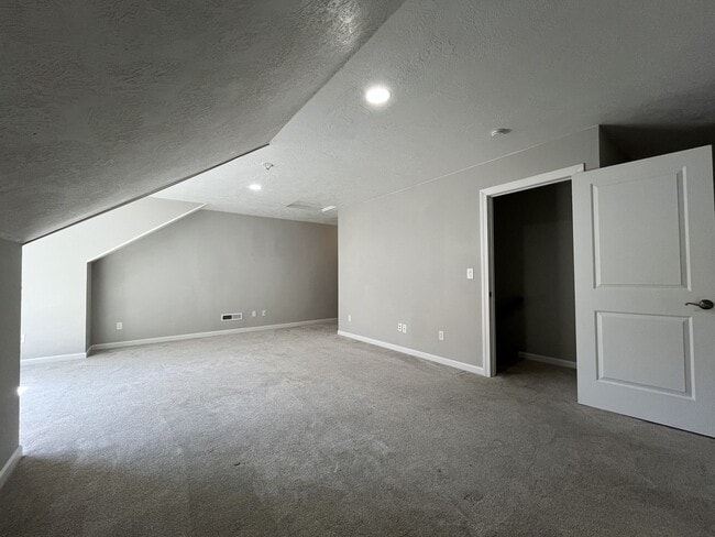 Building Photo - Beautifully Updated 3-Bedroom Cedar Mill Home with Chef's Kitchen, Huge Bonus Room and Private Ba...