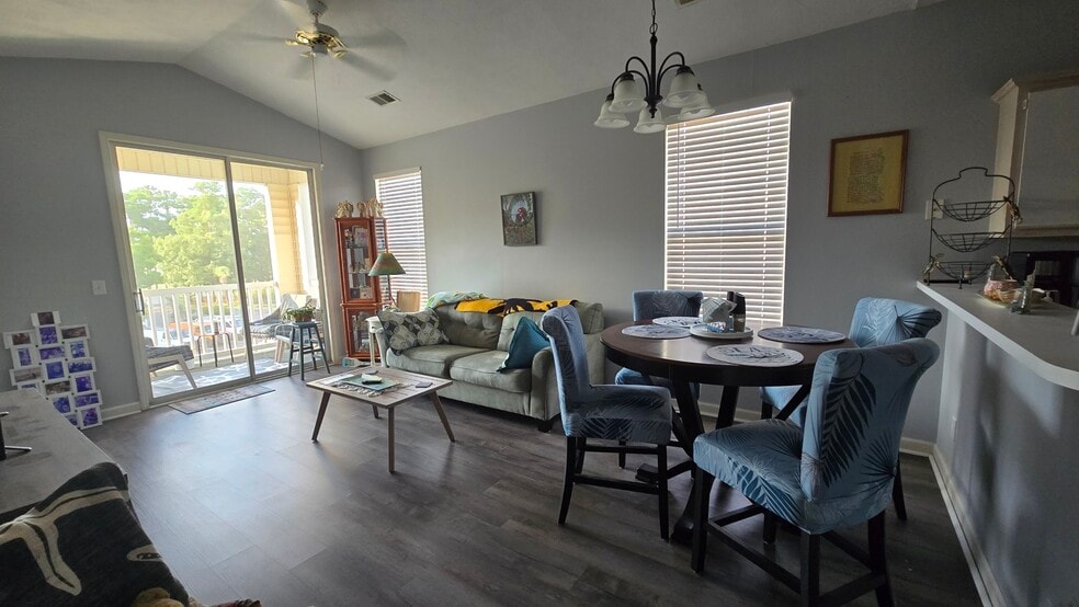 Dining-living room - 480 River Oaks Dr
