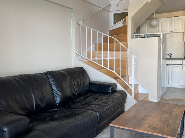 Building Photo - 6166 N Sheridan Rd