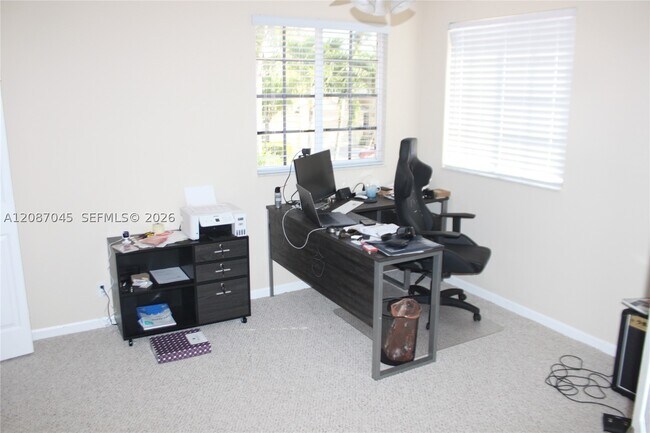 Building Photo - 2568 Jardin Dr