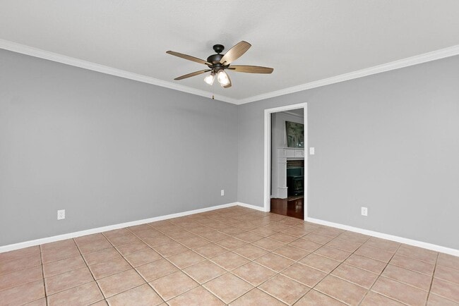 Building Photo - 705 Bon Aire Dr