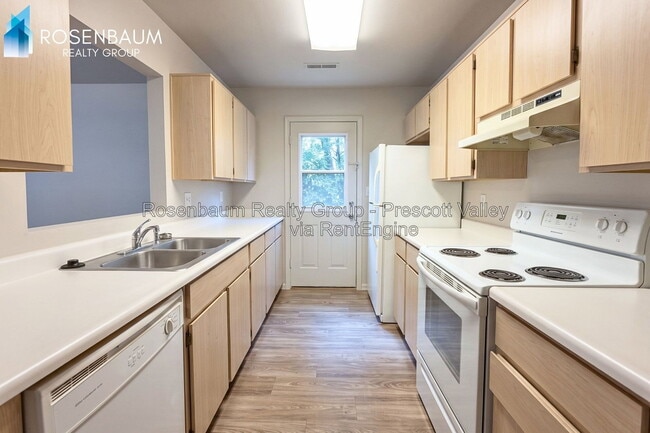 Building Photo - 7600 E Horseshoe Ln