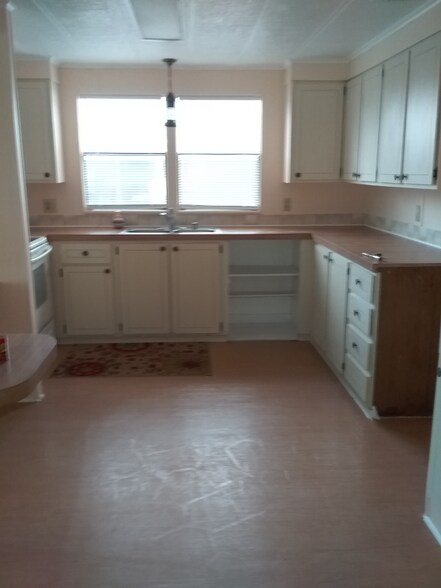 Building Photo - 156 Pinewood Terrace